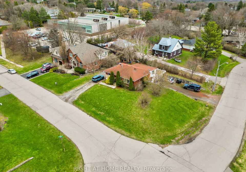 13-mcdonald-court-hamilton-ontario-x13041568