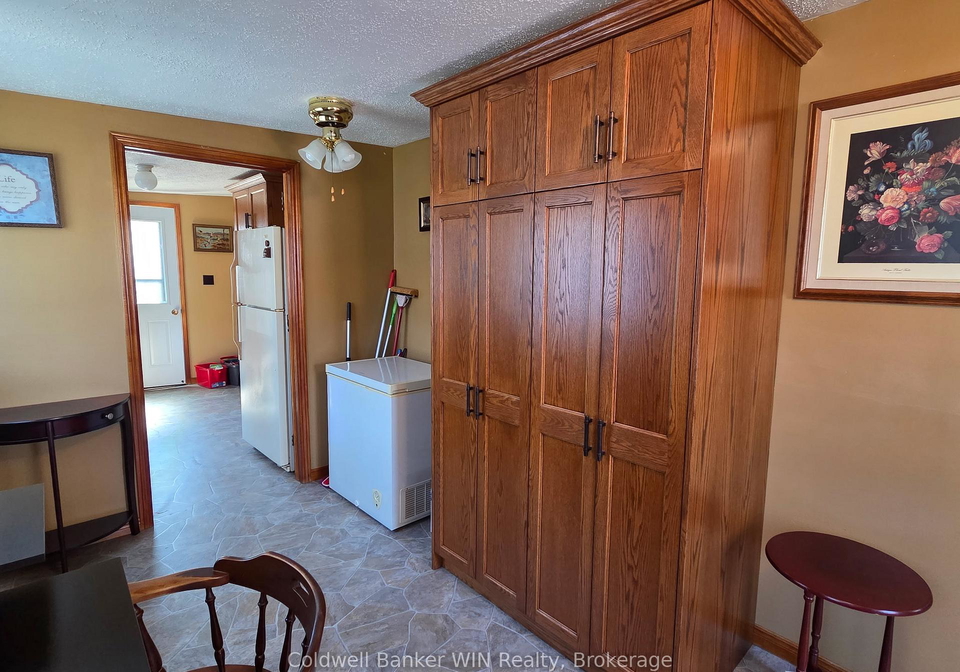 19-york-mews-minto-ontario-x13042056