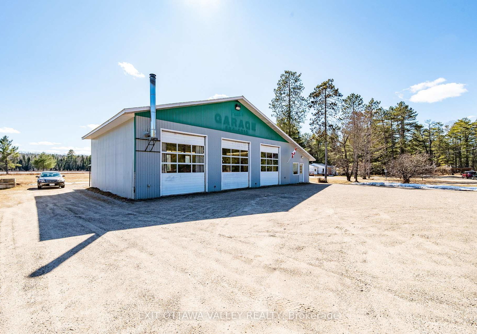 35707-highway-17-highway-laurentian-hills-ontario-x13042532