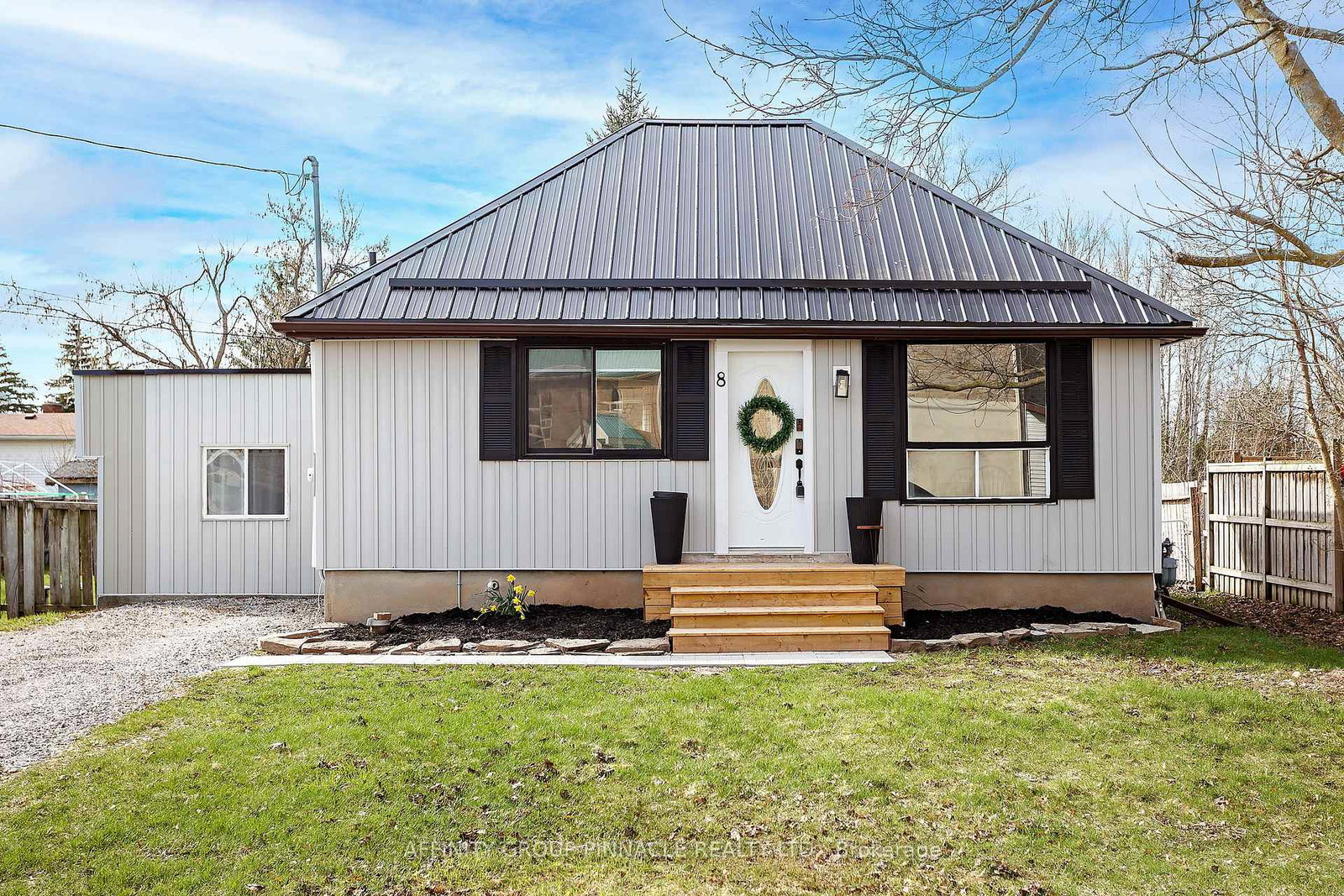 8-mary-street-w-kawartha-lakes-ontario-x13042550