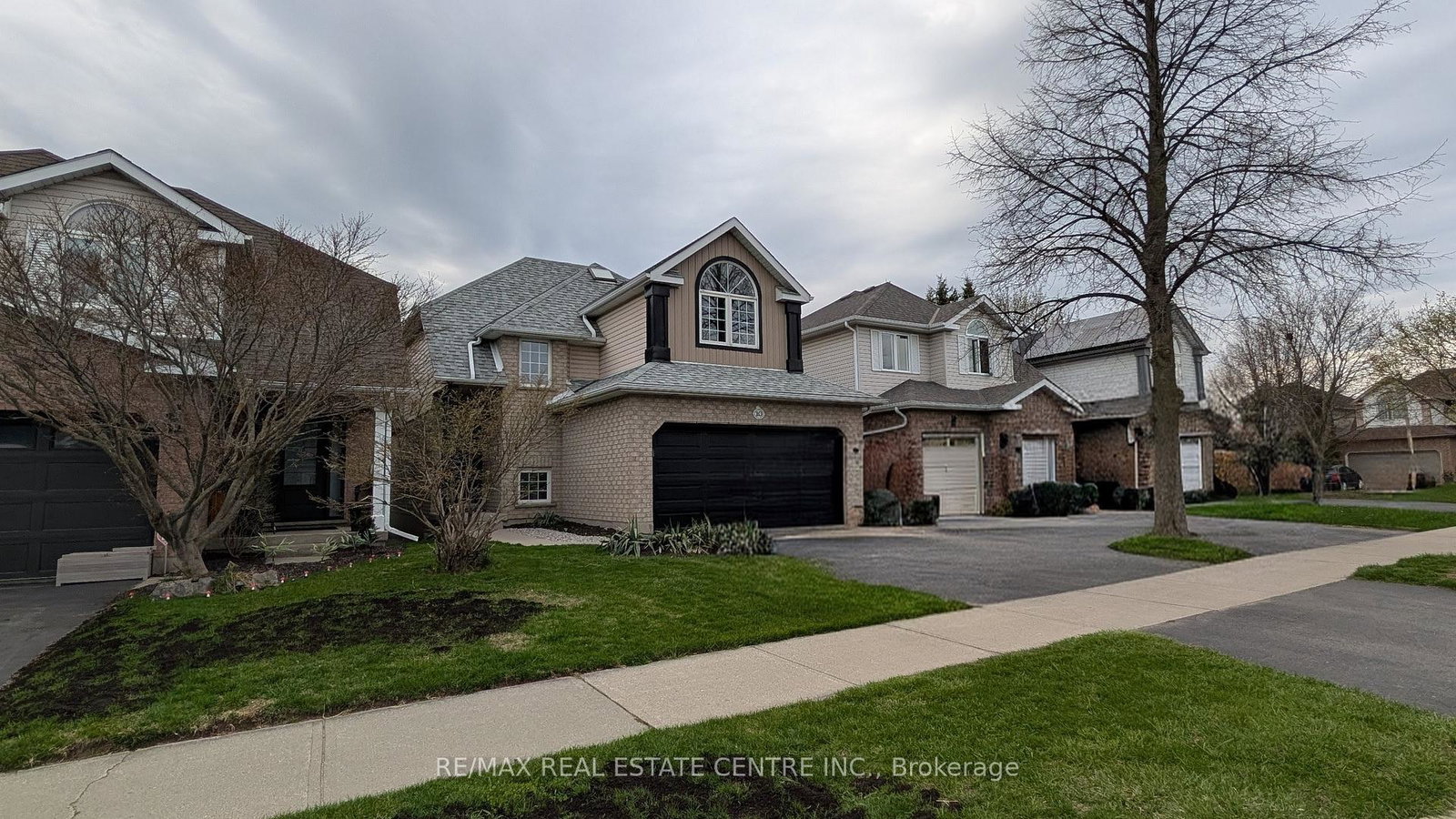 10-periwinkle-way-guelph-ontario-x13042982
