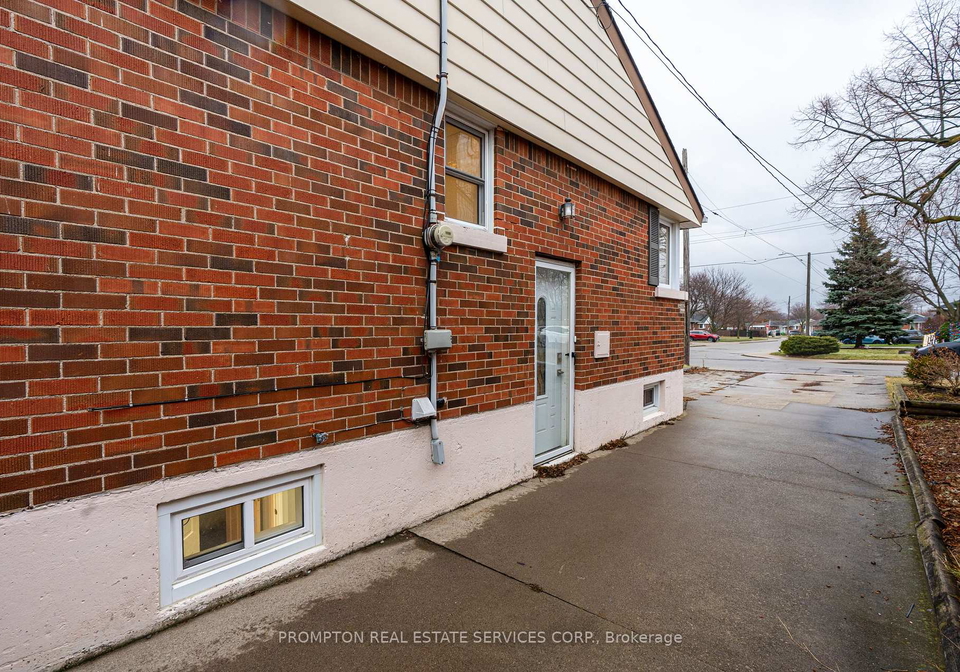 16-fernwood-crescent-hamilton-ontario-x13044018
