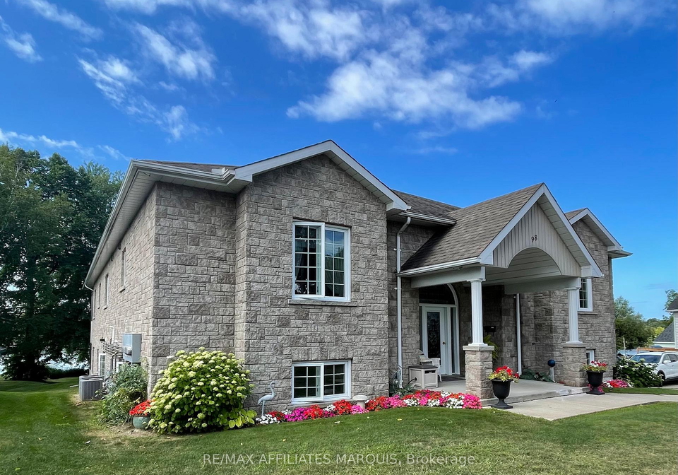 98-queen-street-smiths-falls-ontario-x13044636