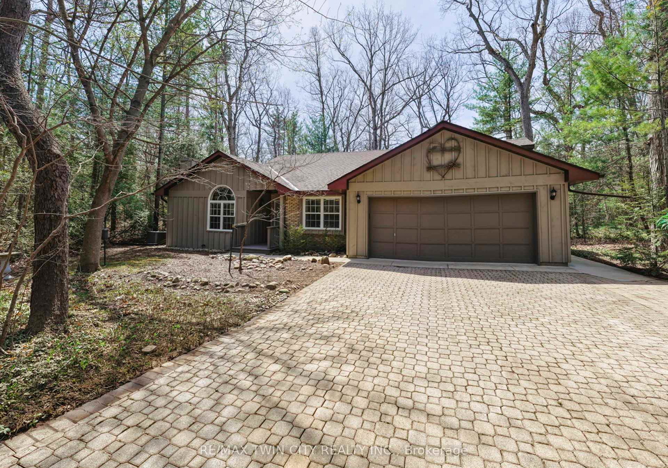 10325-grand-oaks-drive-lambton-shores-ontario-x13044710