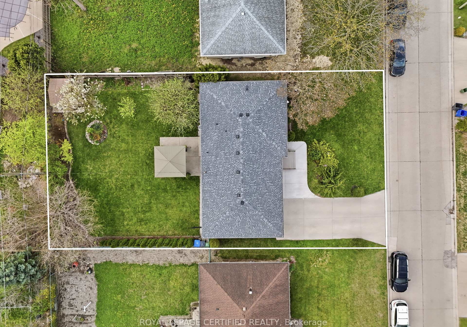 2435-mckay-avenue-windsor-ontario-x13045028