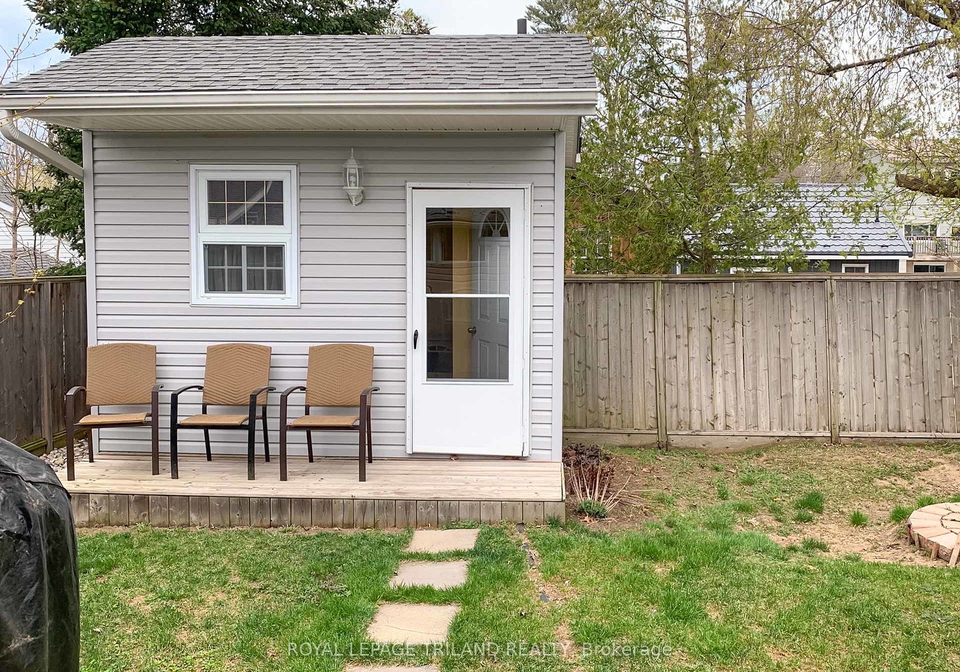 23-queens-avenue-lambton-shores-ontario-x13045836