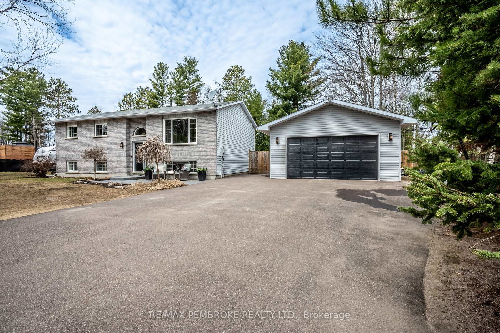 18-cardinal-crescent-petawawa-ontario-x13046492