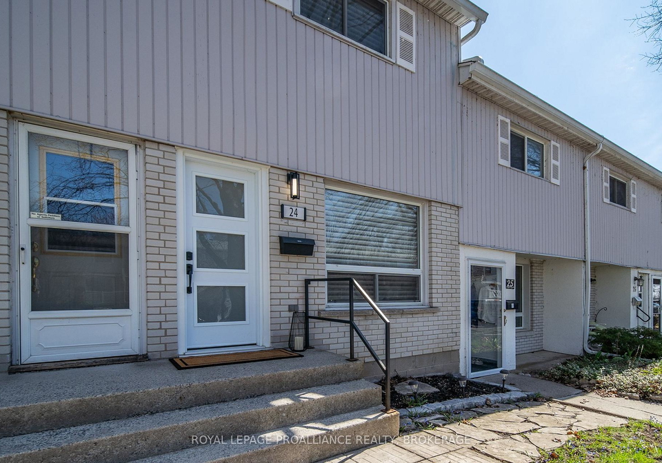 4427-bath-road-loyalist-ontario-x13047476