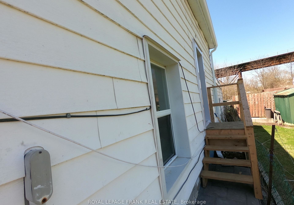 173-stanley-street-quinte-west-ontario-x13048148