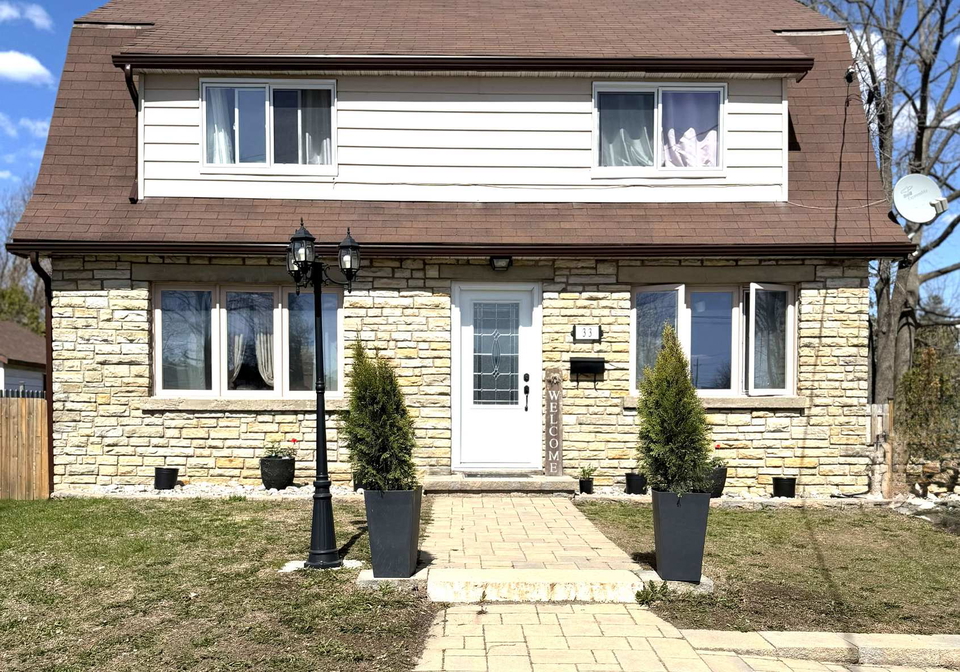33-s-mary-street-s-smiths-falls-ontario-x13048536