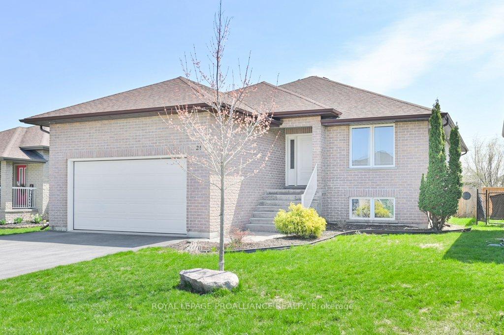 24-freedom-crescent-quinte-west-ontario-x13048950