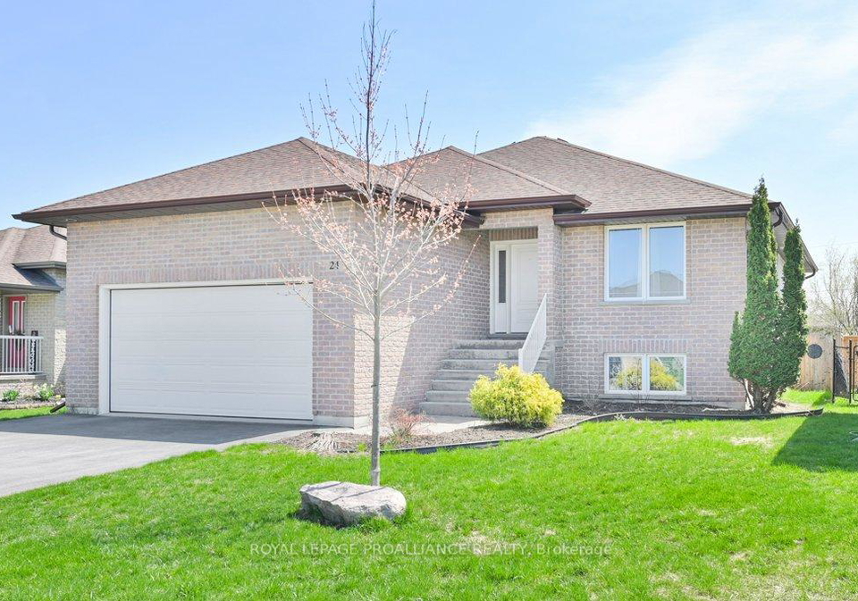 24-freedom-crescent-quinte-west-ontario-x13048950