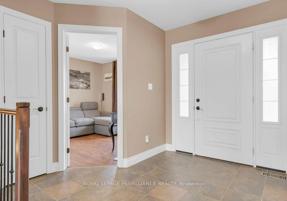 24-freedom-crescent-quinte-west-ontario-x13048950