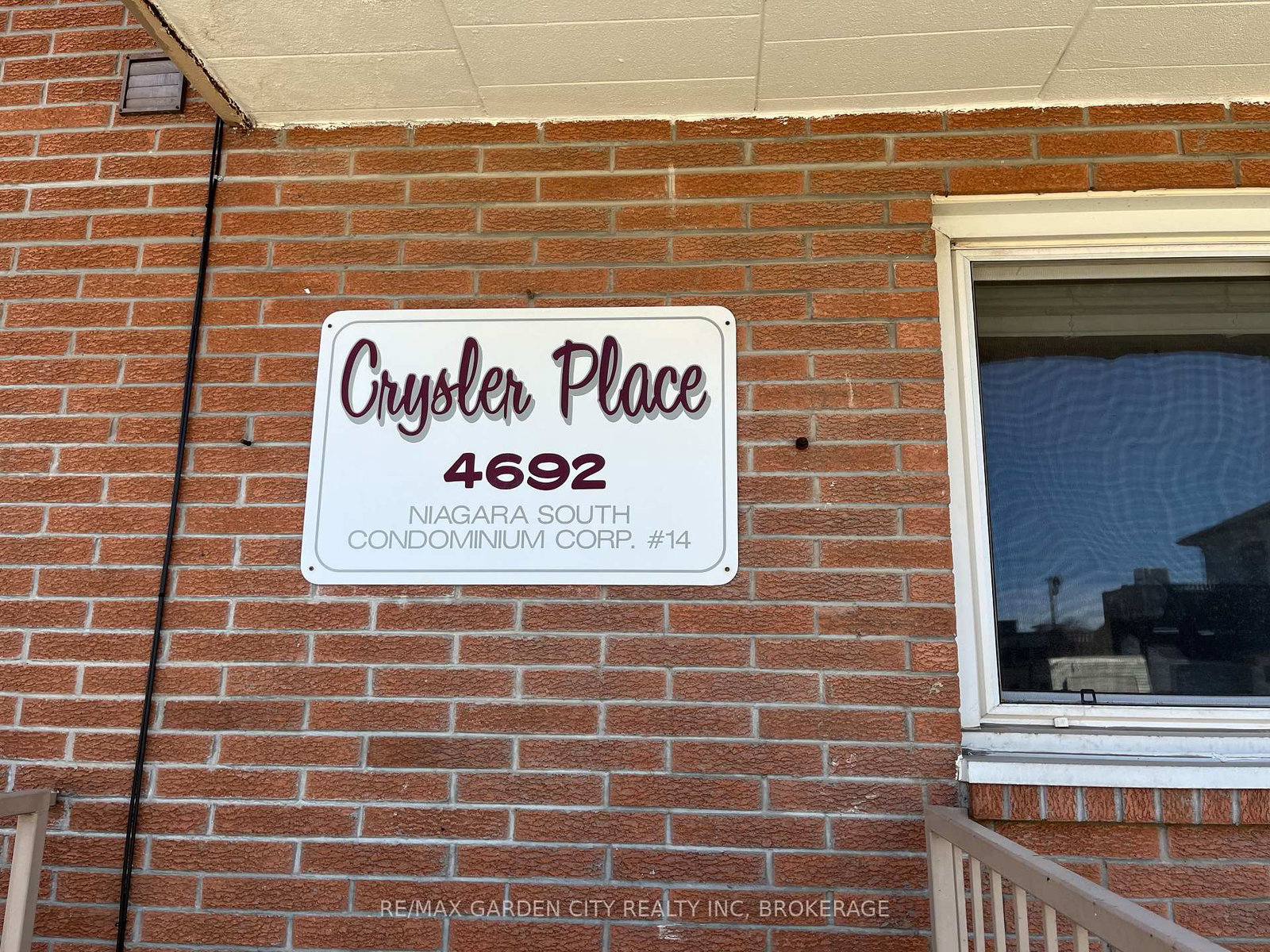 4692-e-crysler-avenue-niagara-falls-ontario-x13049178