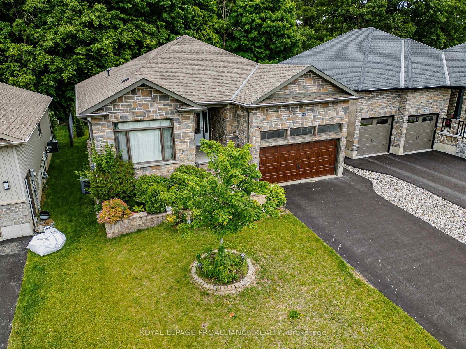 29-autumn-grove-quinte-west-ontario-x13049932