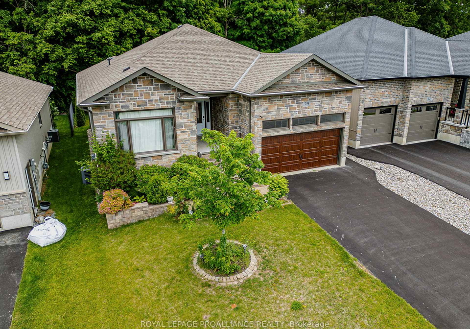 29-autumn-grove-quinte-west-ontario-x13049932