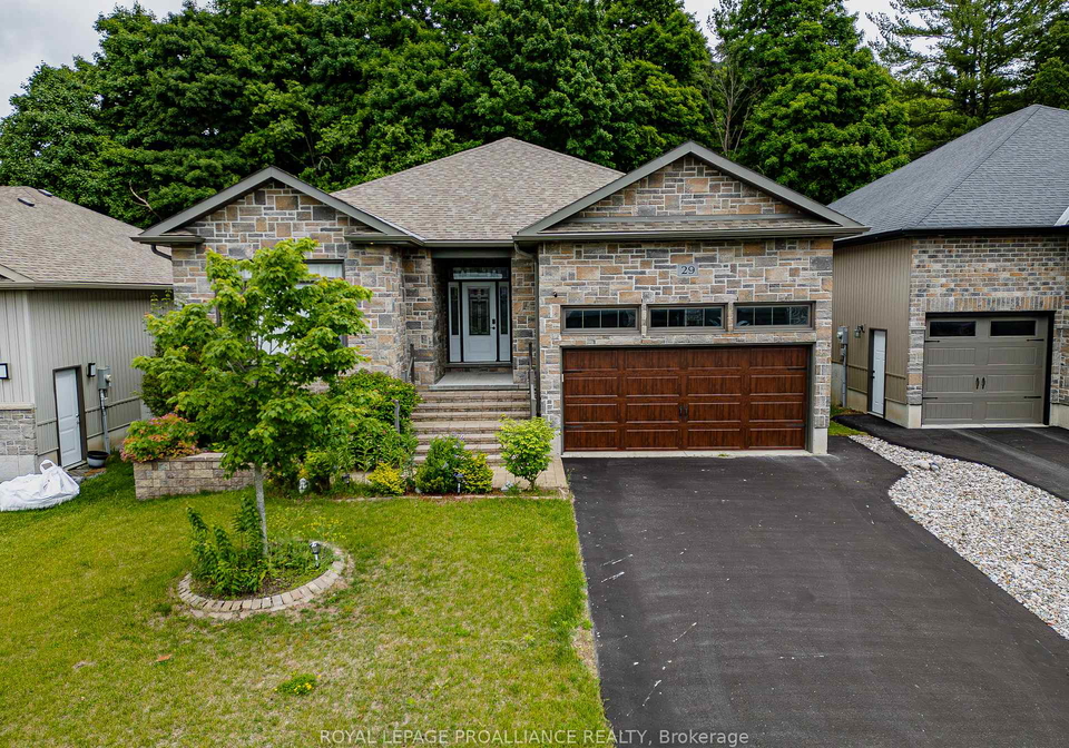 29-autumn-grove-quinte-west-ontario-x13049932