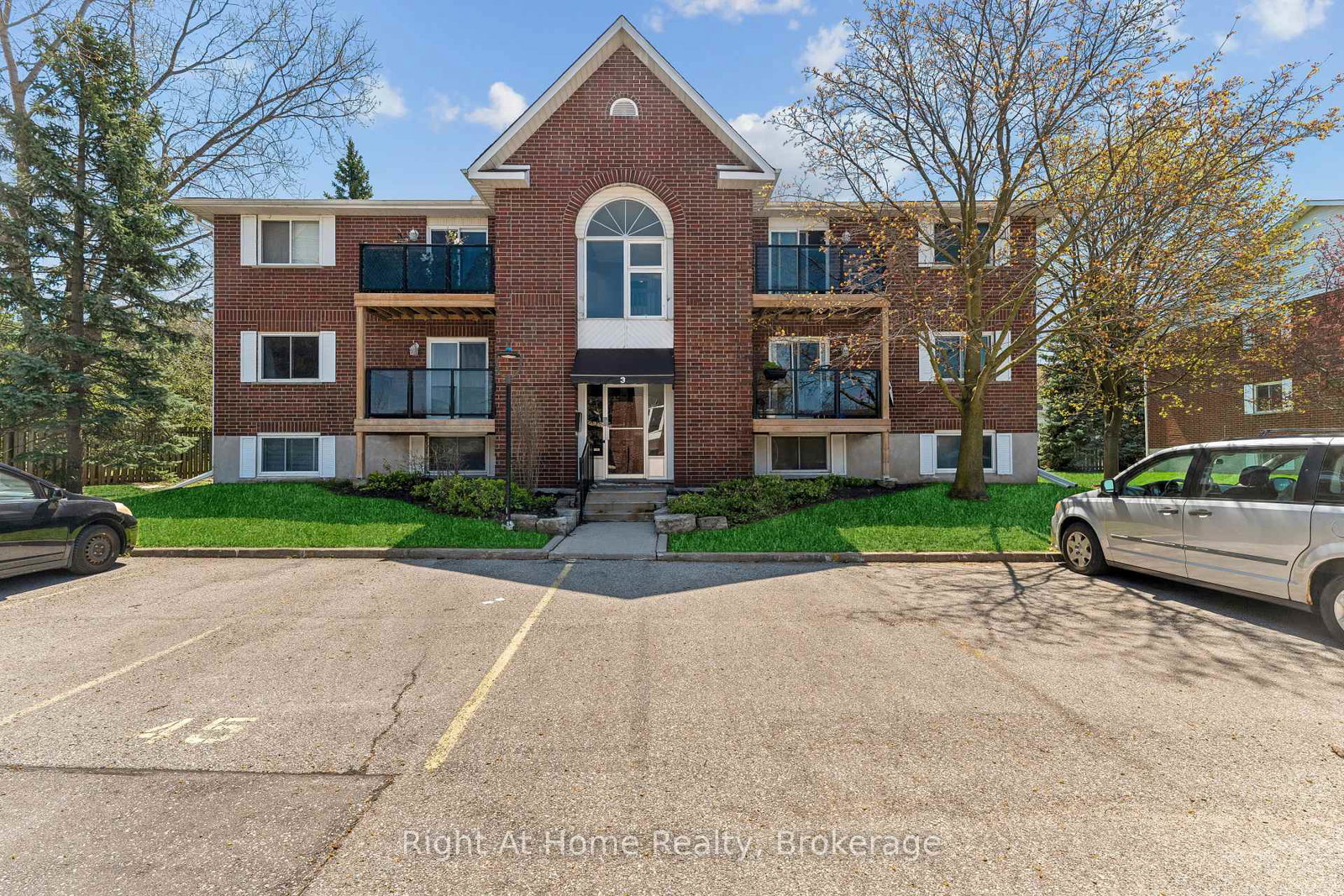 565-greenfield-avenue-kitchener-ontario-x13051336