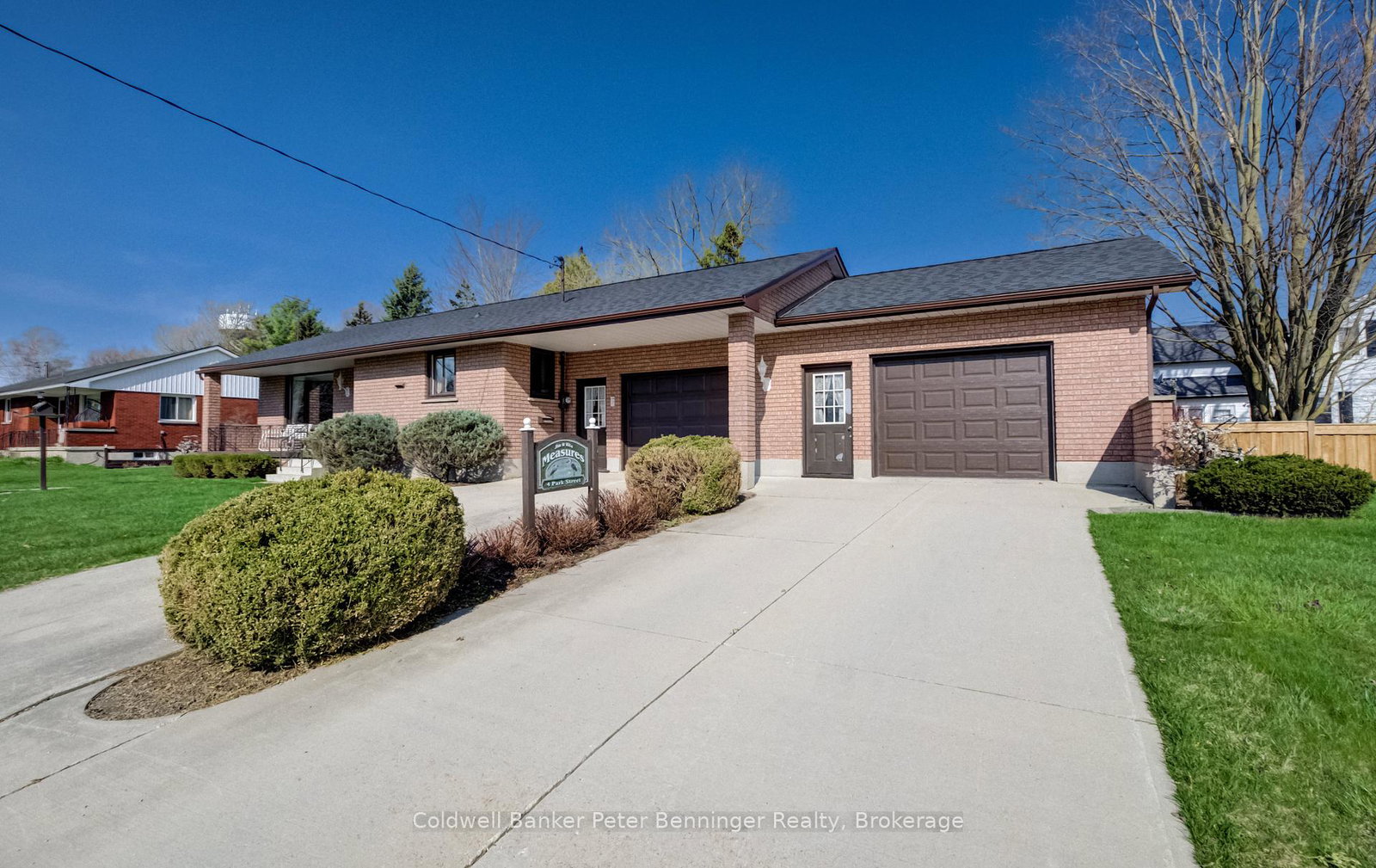 4-park-st-street-w-minto-ontario-x13051384
