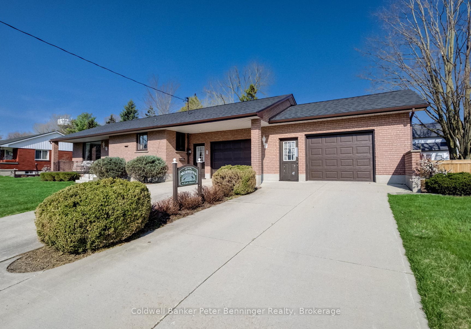 4-park-st-street-w-minto-ontario-x13051384