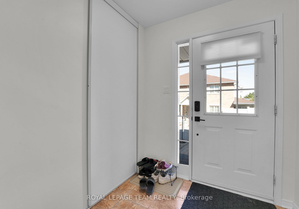 211-westvalley-private-ottawa-ontario-x13052102