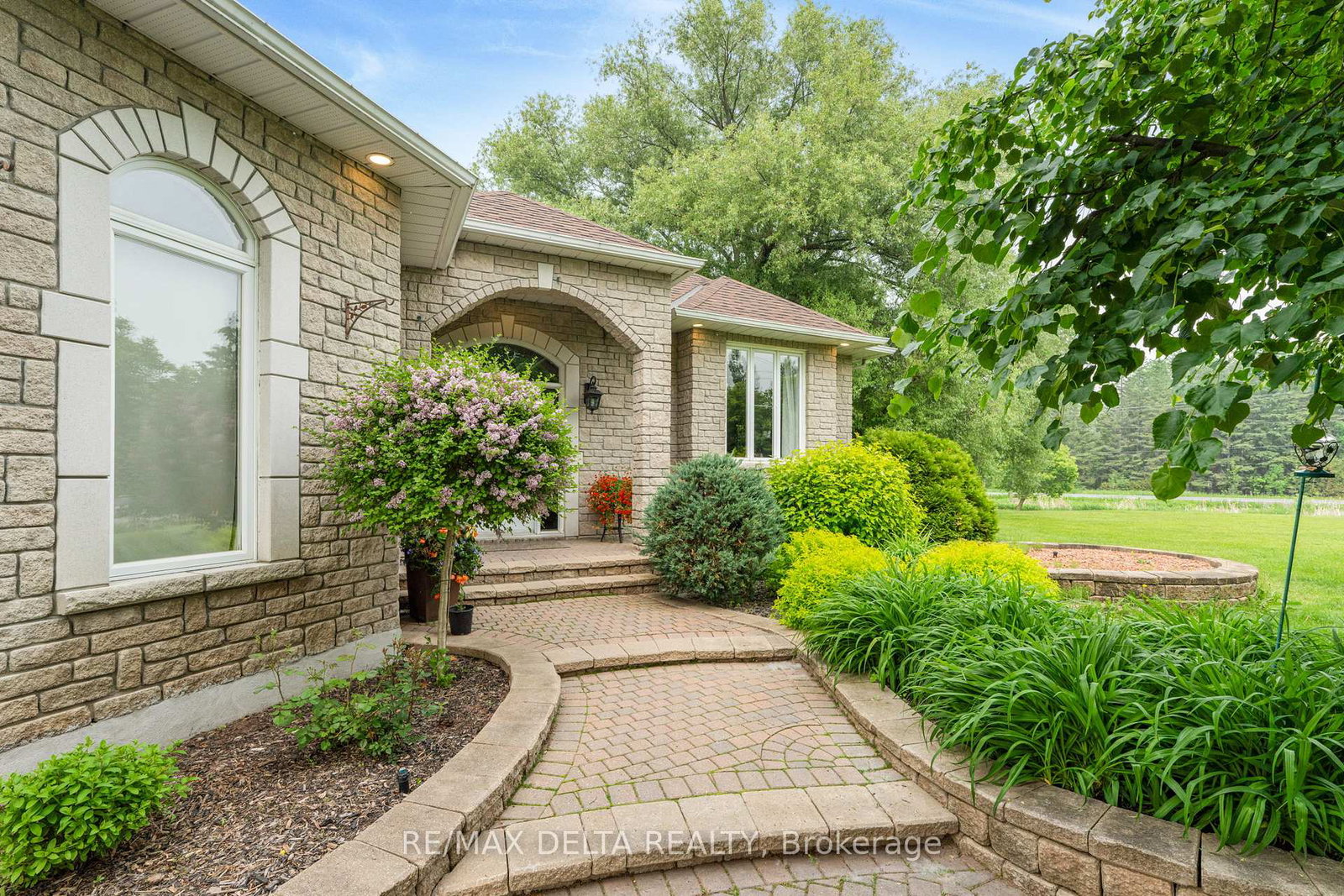 1819-baseline-road-clarence-rockland-ontario-x13052318