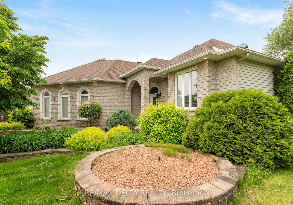 1819-baseline-road-clarence-rockland-ontario-x13052318