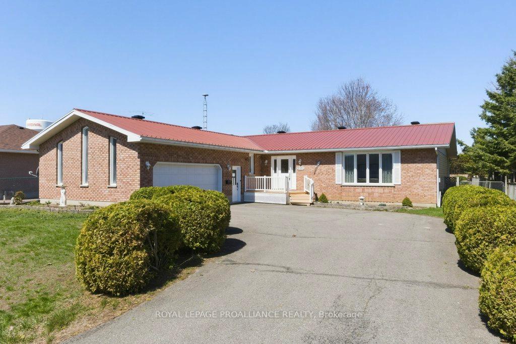 5320-maple-street-edwardsburghcardinal-ontario-x13053064
