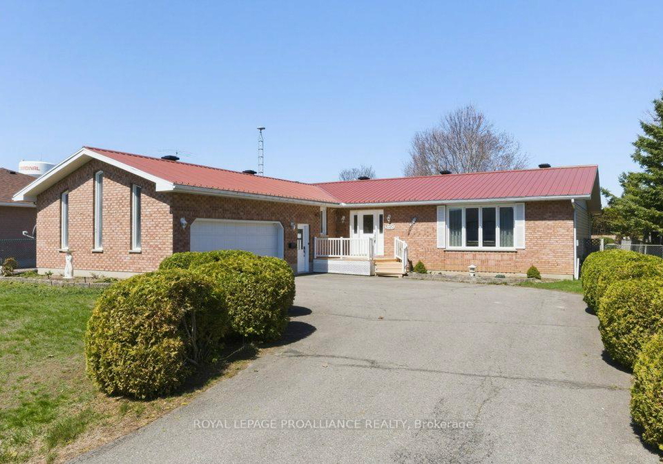 5320-maple-street-edwardsburghcardinal-ontario-x13053064