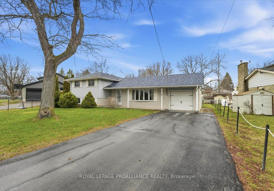 8-fenwood-crescent-prince-edward-county-ontario-x13053096