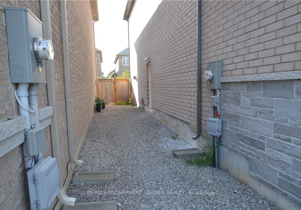 4-findlay-drive-hamilton-ontario-x13053960