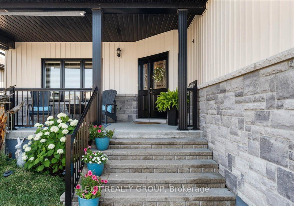 18-gilbert-crescent-prince-edward-county-ontario-x13054212