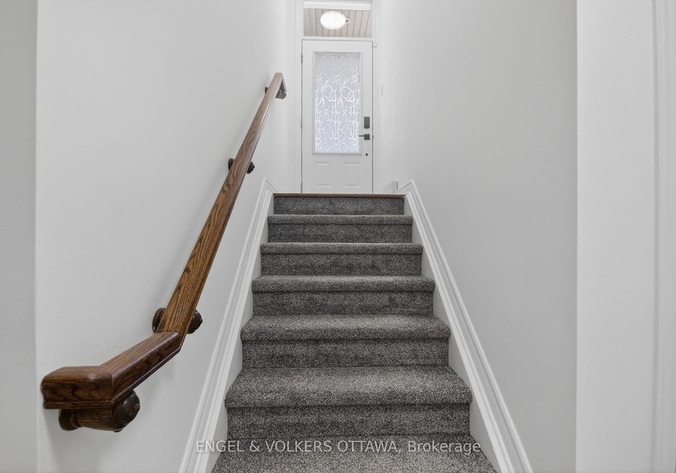 53-tayside-private-ottawa-ontario-x13054294