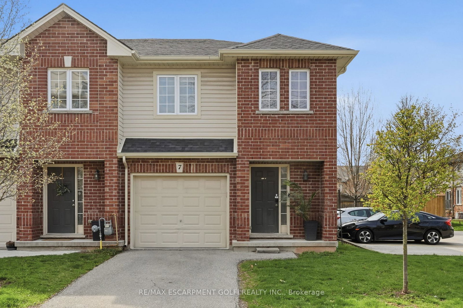 30highway-8-hamilton-ontario-x13054318