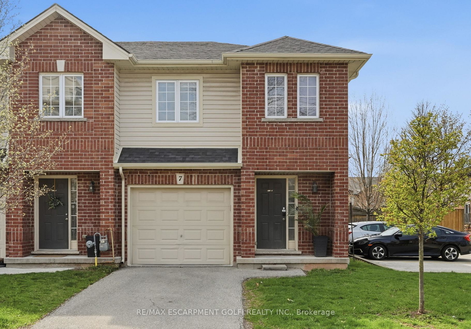 30highway-8-hamilton-ontario-x13054318