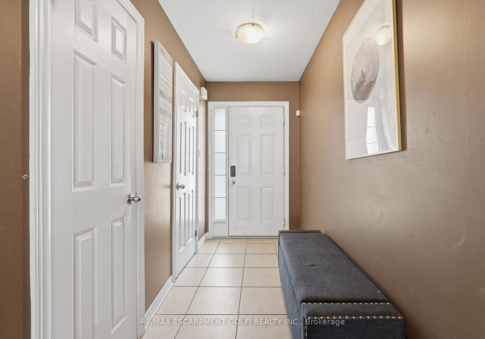 30highway-8-hamilton-ontario-x13054318