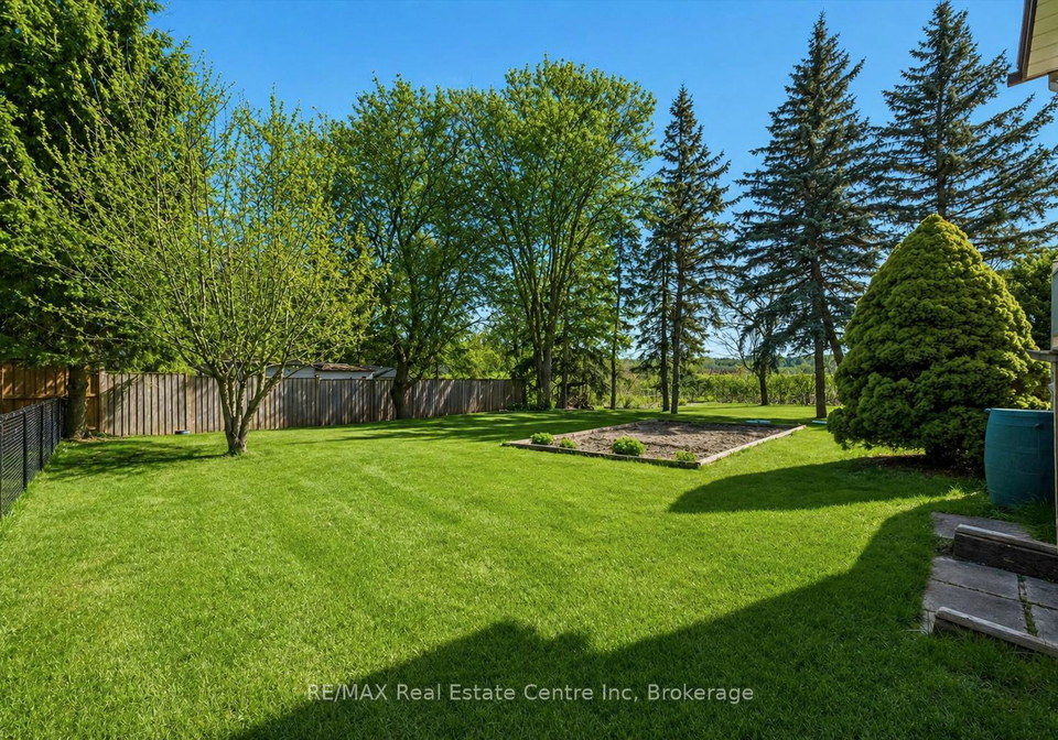 2-hamilton-drive-guelpheramosa-ontario-x13054680
