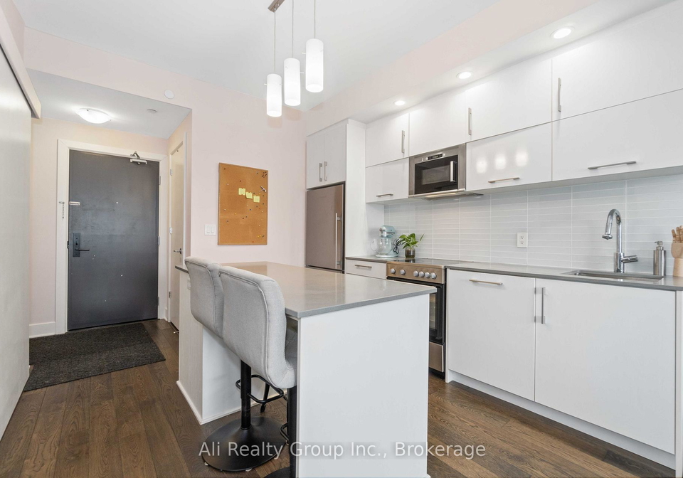 255-bay-street-ottawa-ontario-x13055738