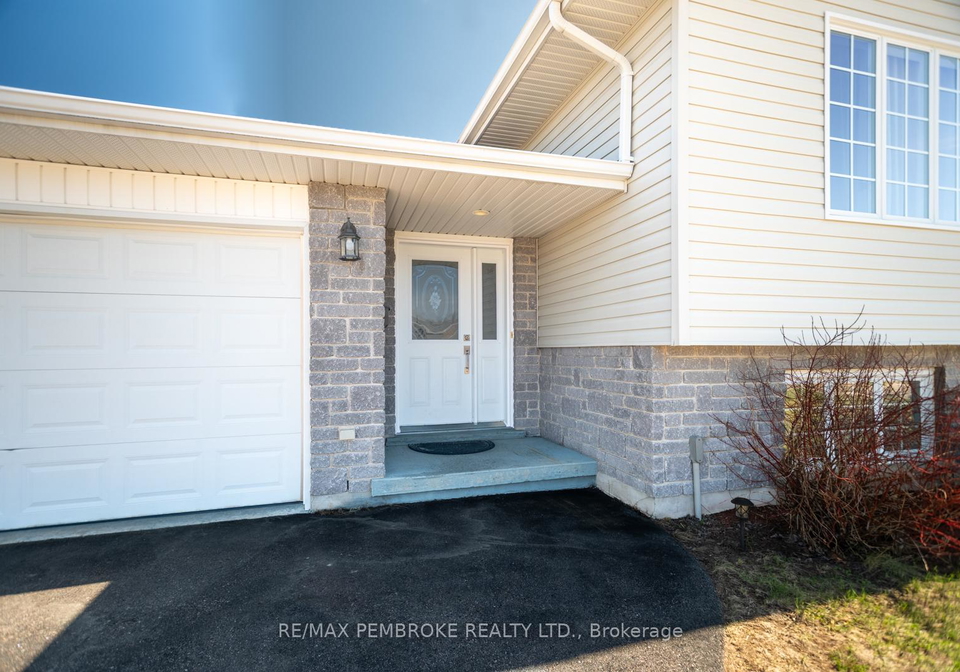 50-spruce-street-petawawa-ontario-x13056082