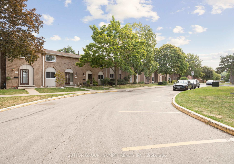 151-gateshead-crescent-hamilton-ontario-x13056170
