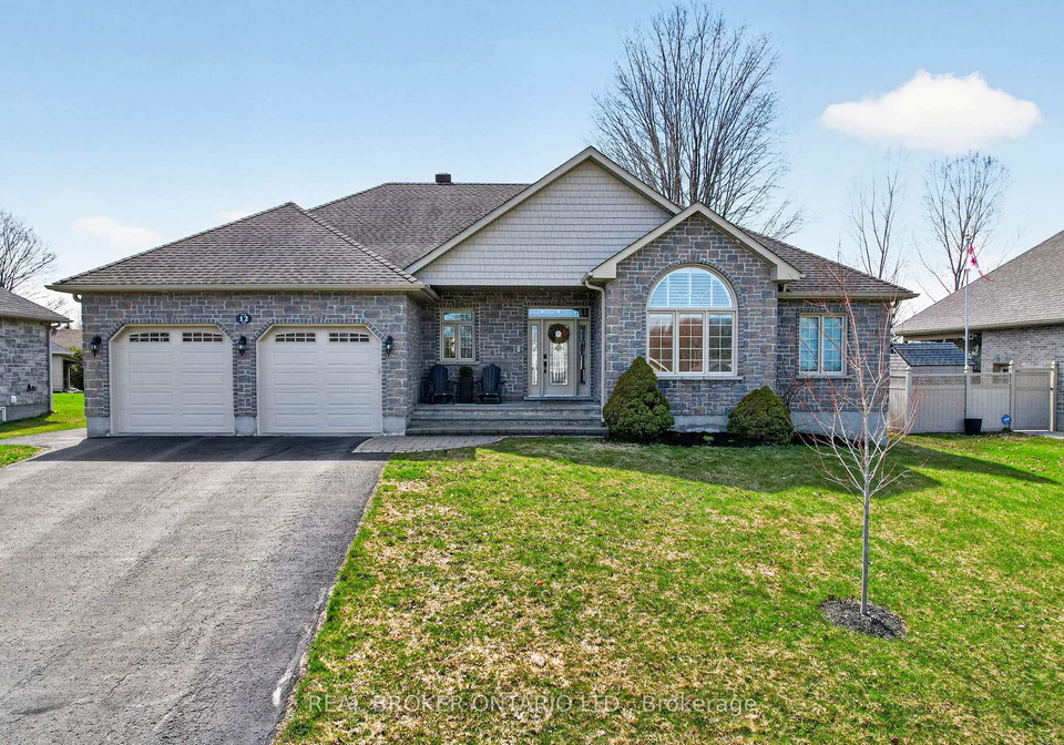 12-penny-lane-south-stormont-ontario-x13056384