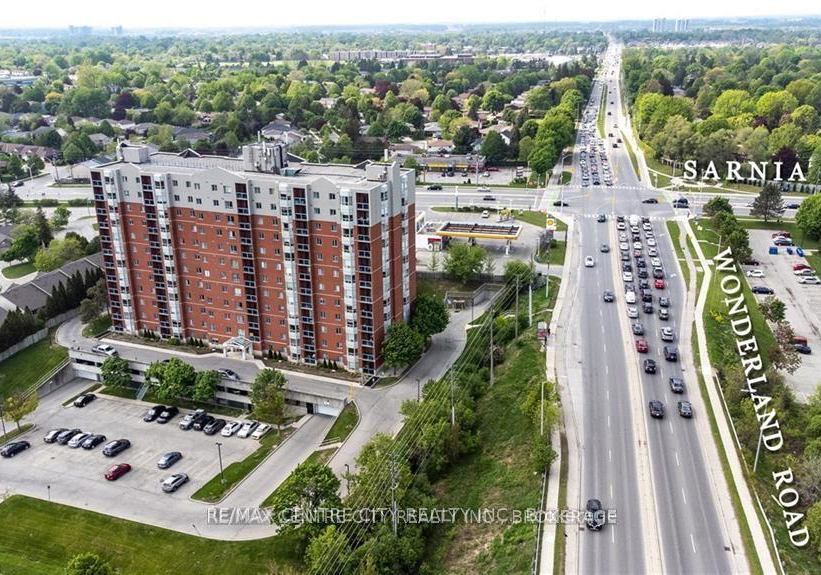 30-chapman-court-london-north-ontario-x13056460