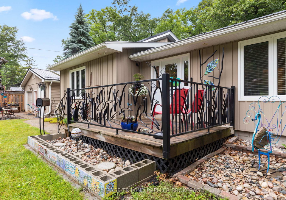 7710-clayton-street-lambton-shores-ontario-x13056514