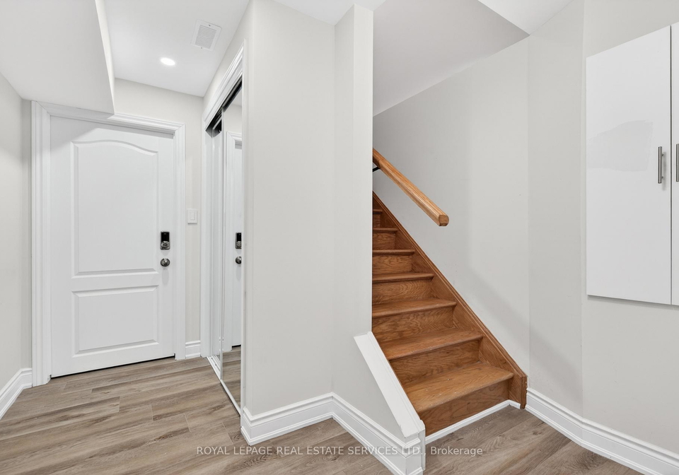 48-eringate-court-hamilton-ontario-x13056834