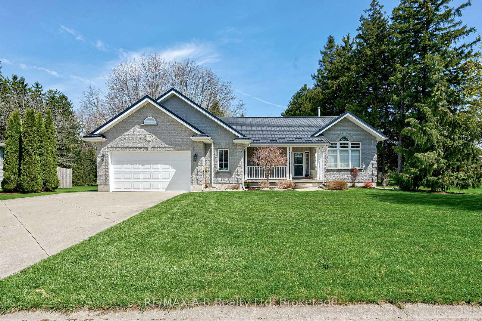 256-boyce-street-perth-south-ontario-x13057258