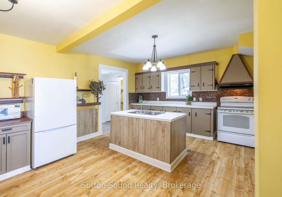 243-queen-street-w-south-bruce-peninsula-ontario-x13057360