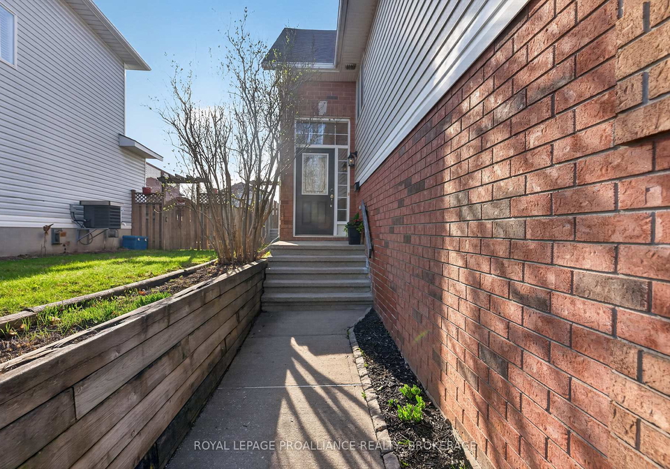 1402-thornwood-crescent-kingston-ontario-x13057568