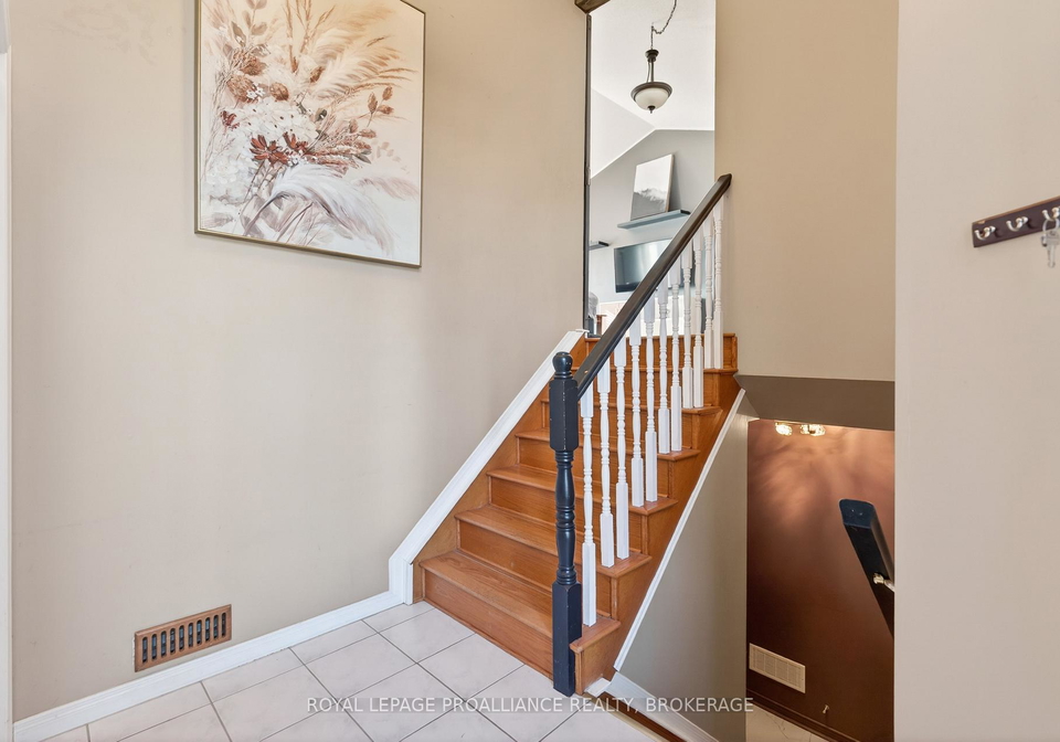 1402-thornwood-crescent-kingston-ontario-x13057568