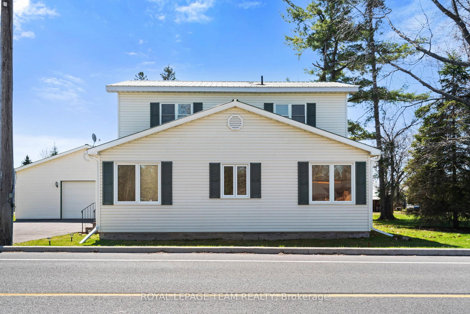12106-lakeshore-drive-south-dundas-ontario-x13058378