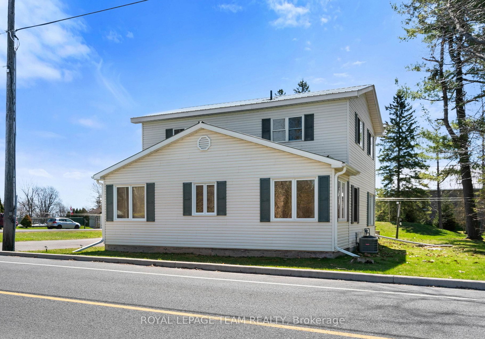 12106-lakeshore-drive-south-dundas-ontario-x13058378